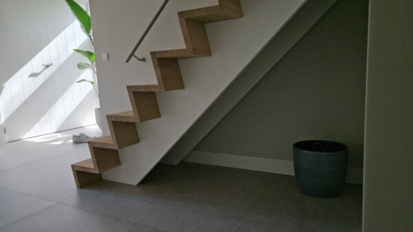 Materialencombinaties: Hout en Metaal in Moderne Trappen