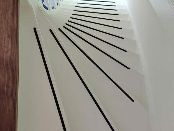 Antislip strip trap